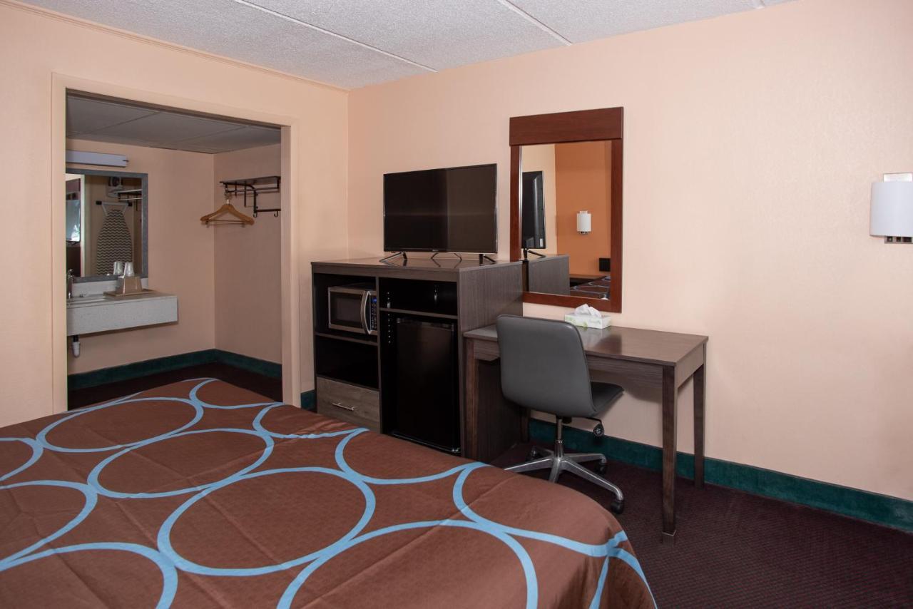 Super 8 By Wyndham 2* Black Mountain