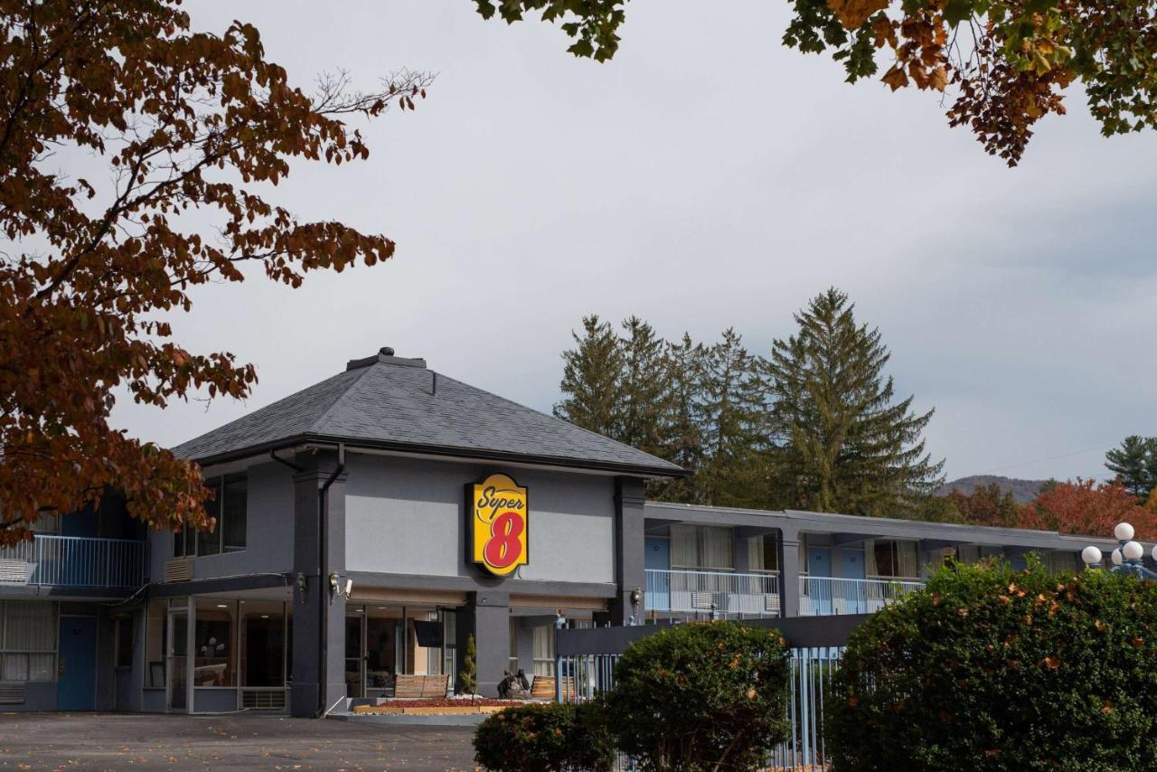 Super 8 By Wyndham Hotel 2*