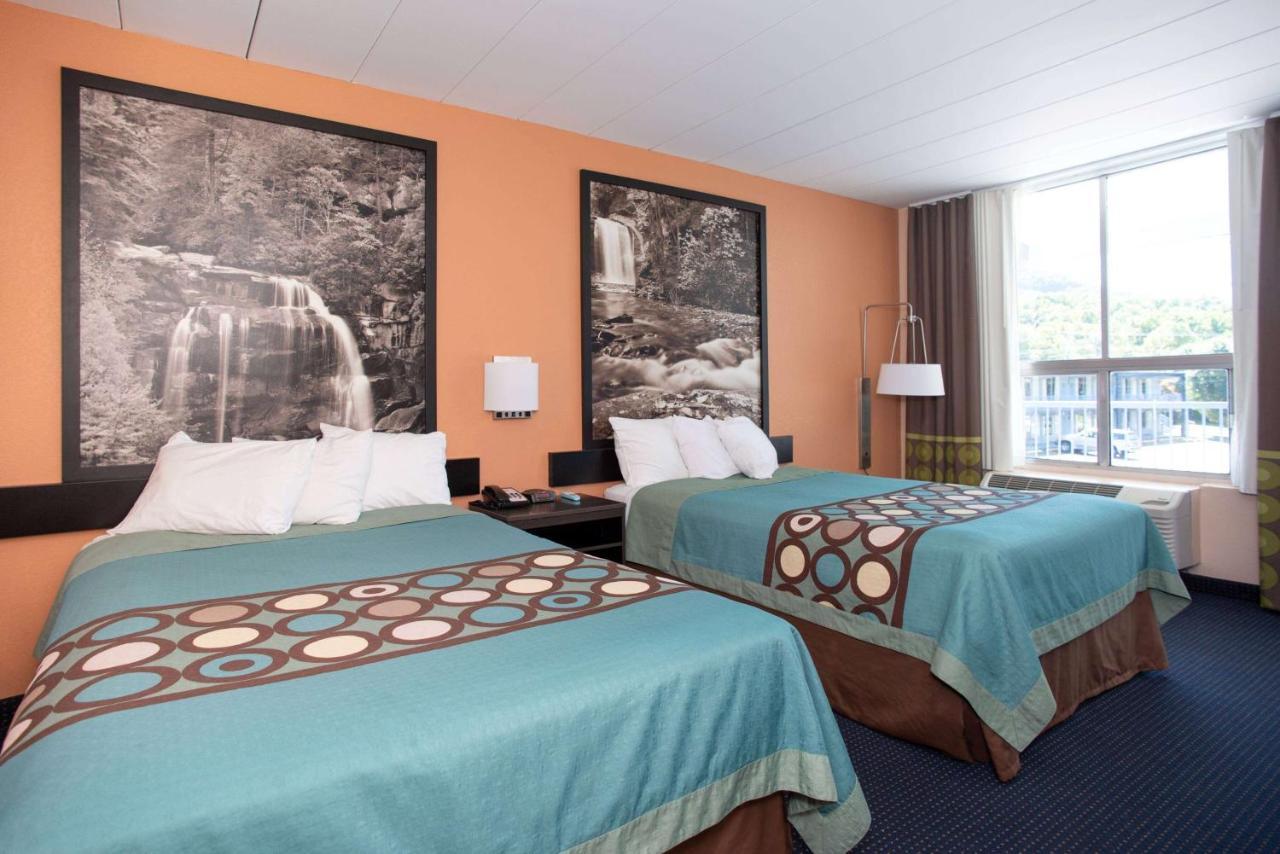 Super 8 By Wyndham Hotel
