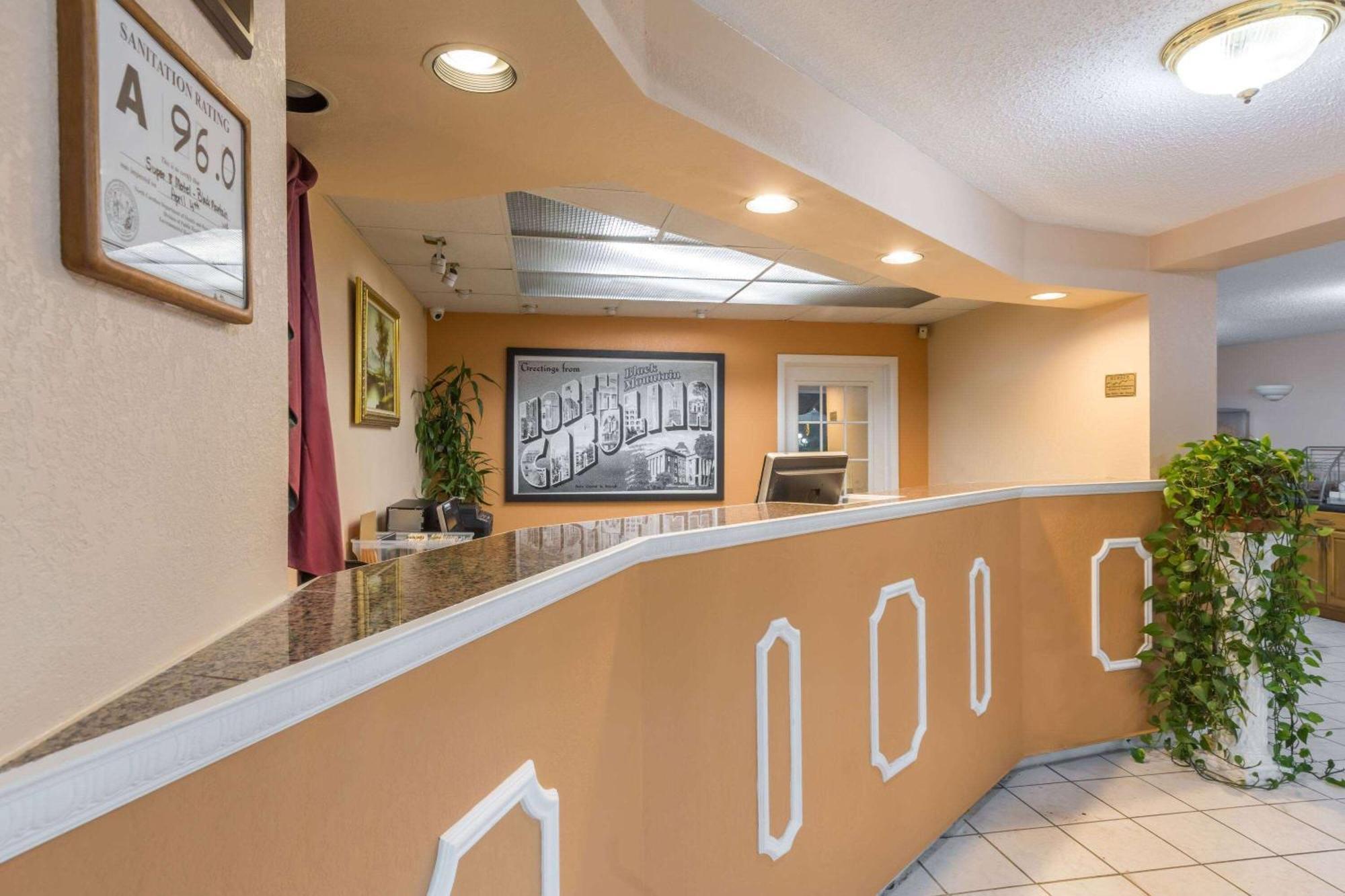 Super 8 By Wyndham Hotel Black Mountain